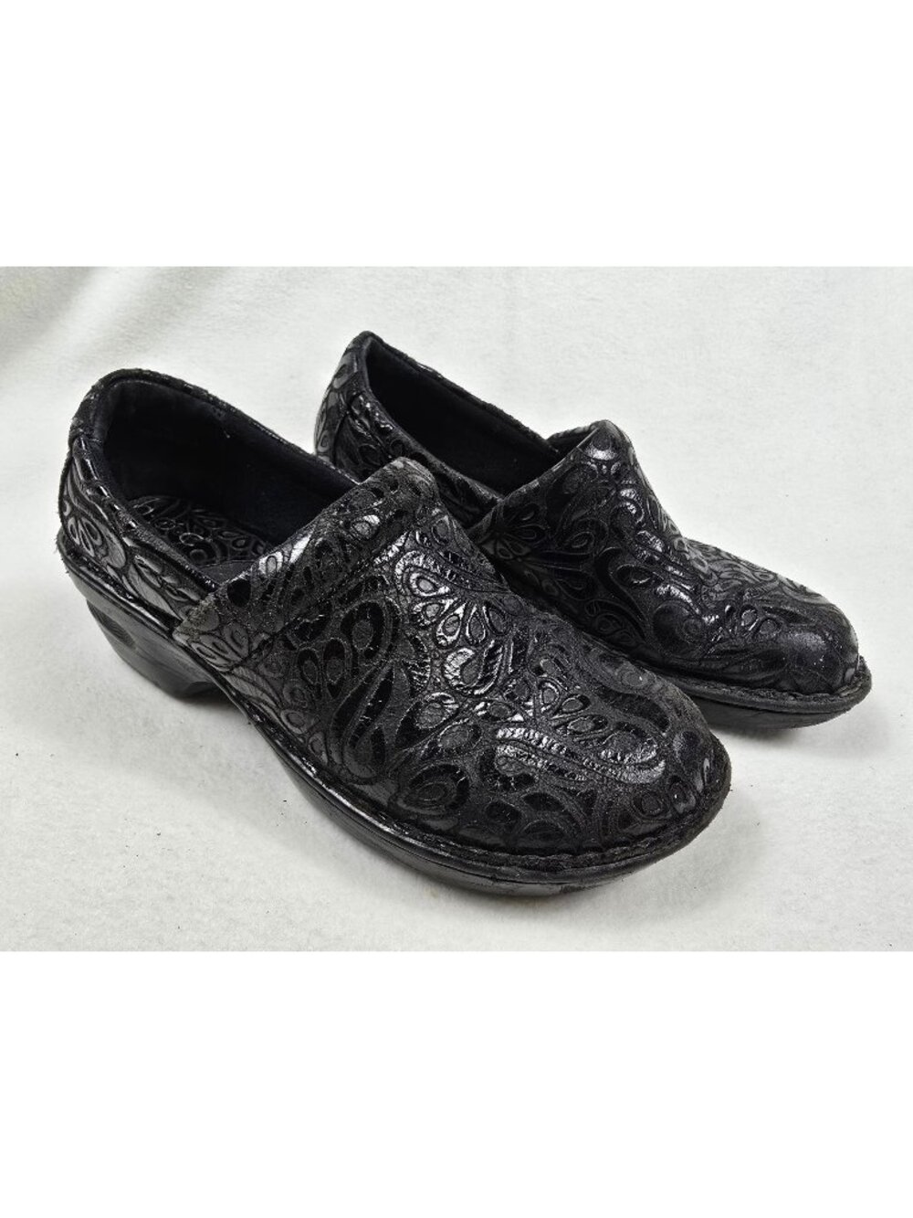 BOC Womens Black Embossed Leather Clogs Size 7